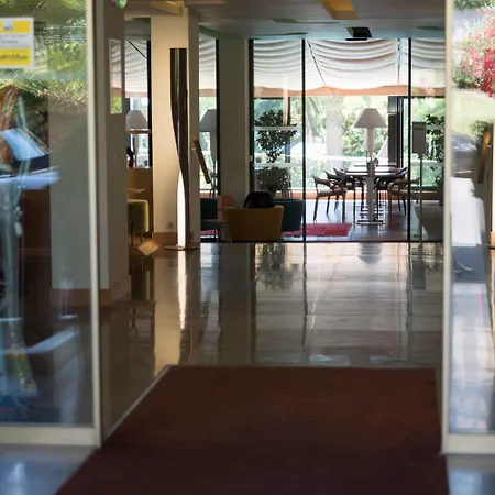 Hotell Radisson Hotel Cannes Seaside 4*