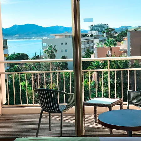 Radisson Seaside