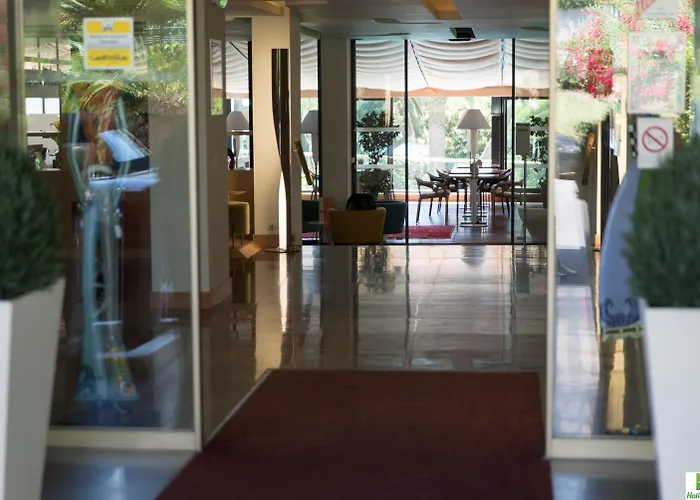 호텔 Luxotel 4*