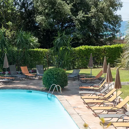 Szálloda Radisson Hotel Cannes Seaside 4*