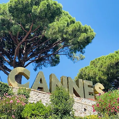 Szálloda Radisson Hotel Cannes Seaside 4*